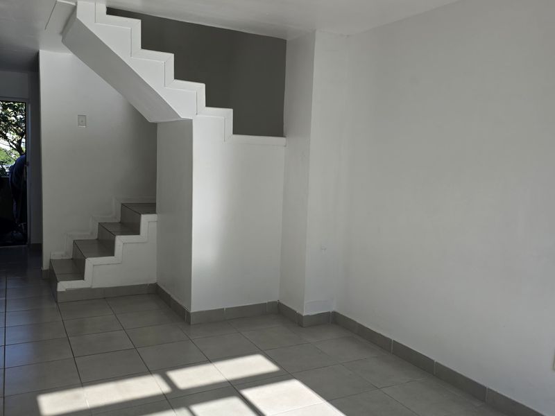 PAROW, 132 Monte Amiata - 2 Bedroom apartment with allocated parking bay for rent - Photo 2
