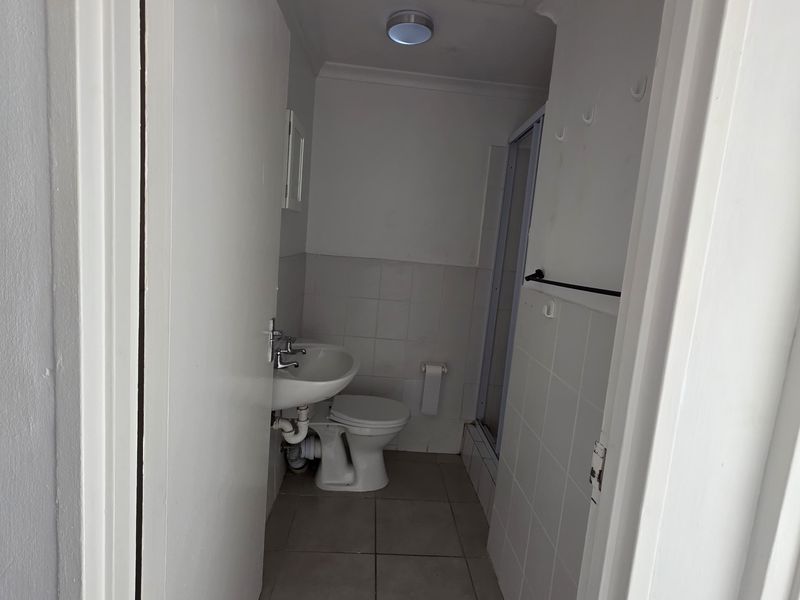 PAROW, 132 Monte Amiata - 2 Bedroom apartment with allocated parking bay for rent - Photo 8