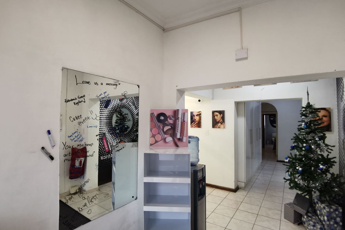 1487m2 High-Impact Business 4 Opportunity with Corlett Drive Frontage - Photo 2