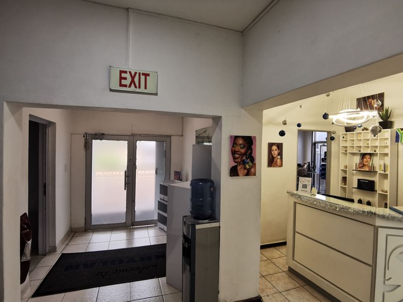 1487m2 High-Impact Business 4 Opportunity with Corlett Drive Frontage - Photo 4