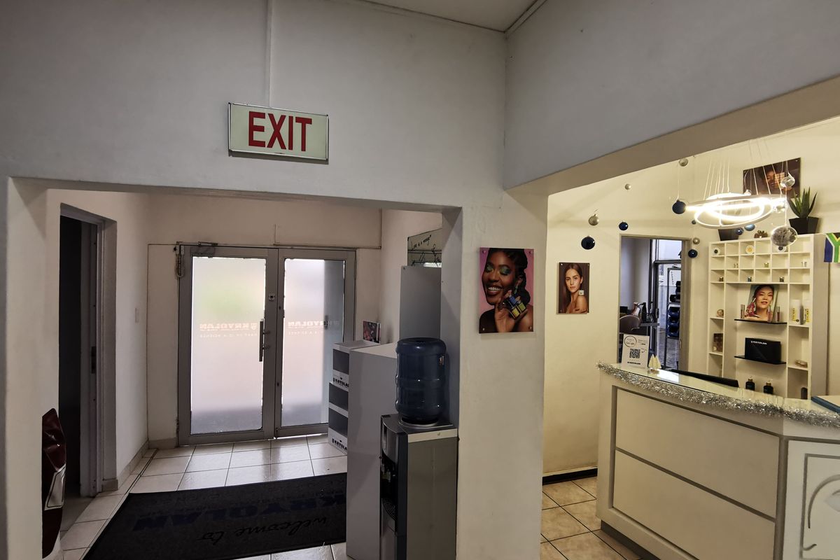 1487m2 High-Impact Business 4 Opportunity with Corlett Drive Frontage - Photo 4