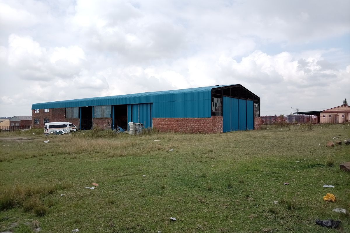 Discover a prime 5508m2 industrial yard for sale in Standerton - Photo 3