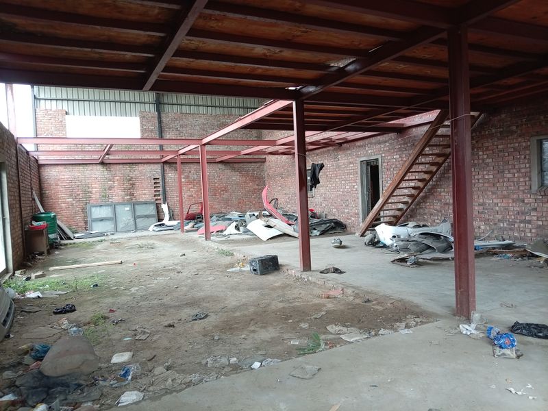 Spacious 5508m2 workshop for rent in Stanwest, Standerton—ideal for your business needs! - Photo 8