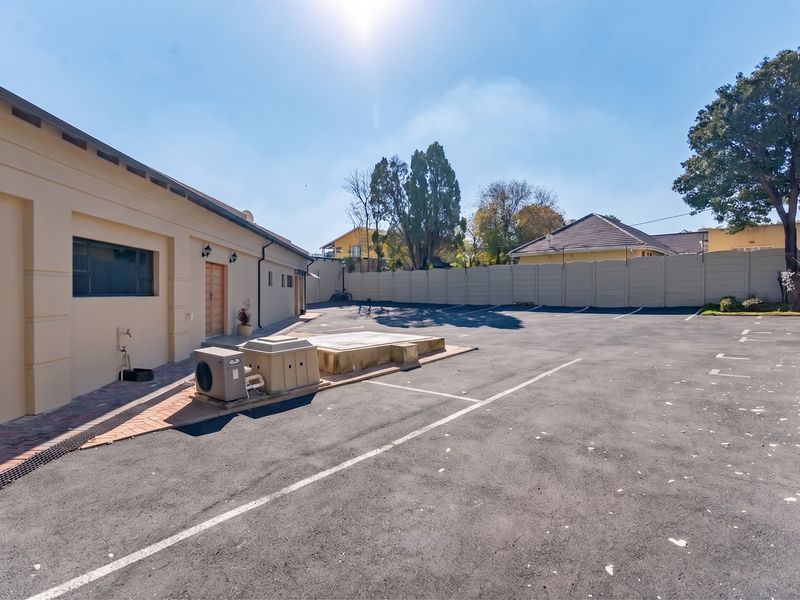 1487m2 Prime Louis Botha Avenue Property with Endless Potential - Photo 7