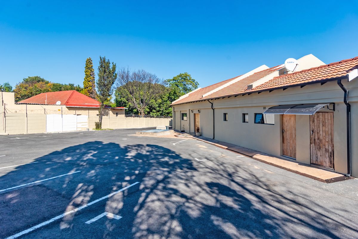 1487m2 Prime Louis Botha Avenue Property with Endless Potential - Photo 3