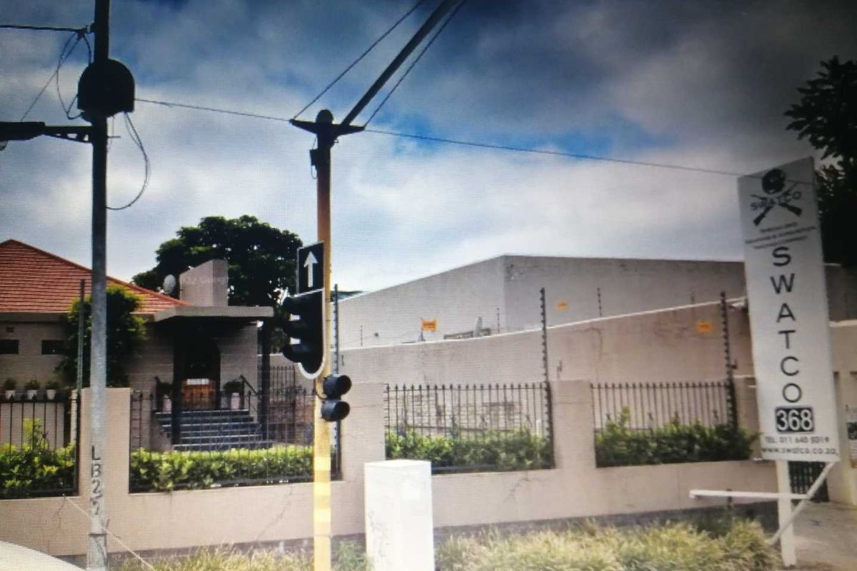 GREAT POSITION! LOUIS BOTHA AVE! - Photo 3