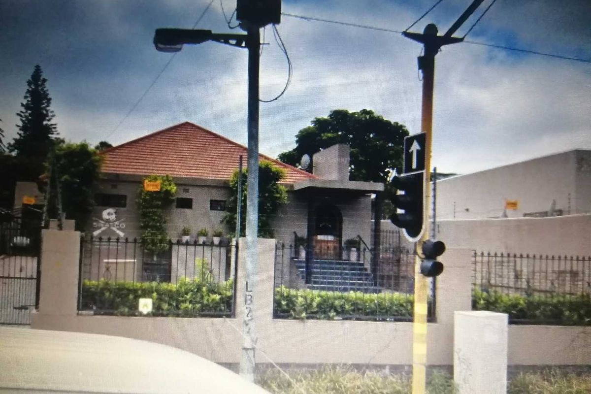 GREAT POSITION! LOUIS BOTHA AVE! - Photo 2