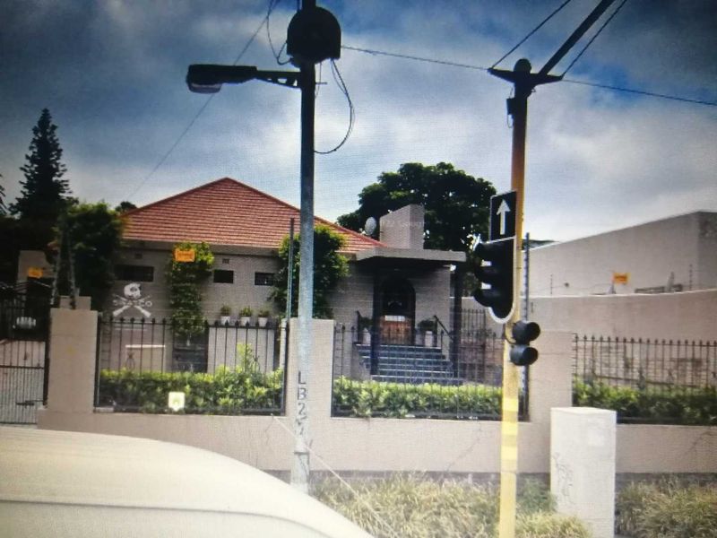 GREAT POSITION! LOUIS BOTHA AVE! - Photo 2