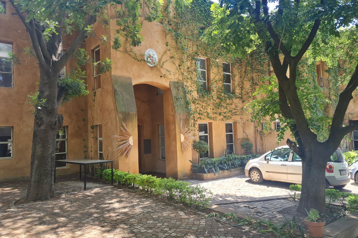 Stunning 13,000m2 hotel for sale in Nooitgedacht, Krugersdorp - a prime investment opportunity awai - Photo 2