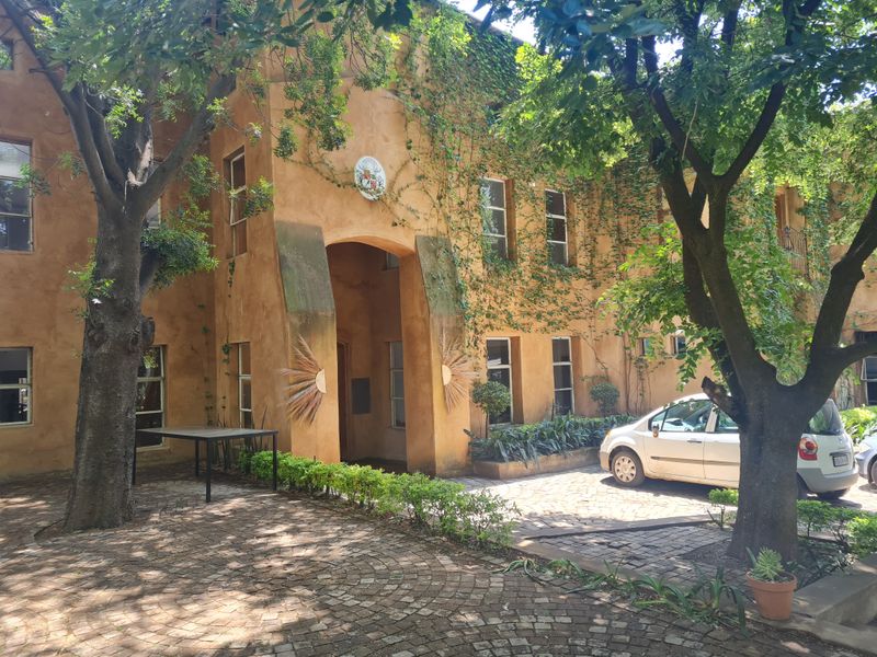 Stunning 13,000m2 hotel for sale in Nooitgedacht, Krugersdorp - a prime investment opportunity awai - Photo 2