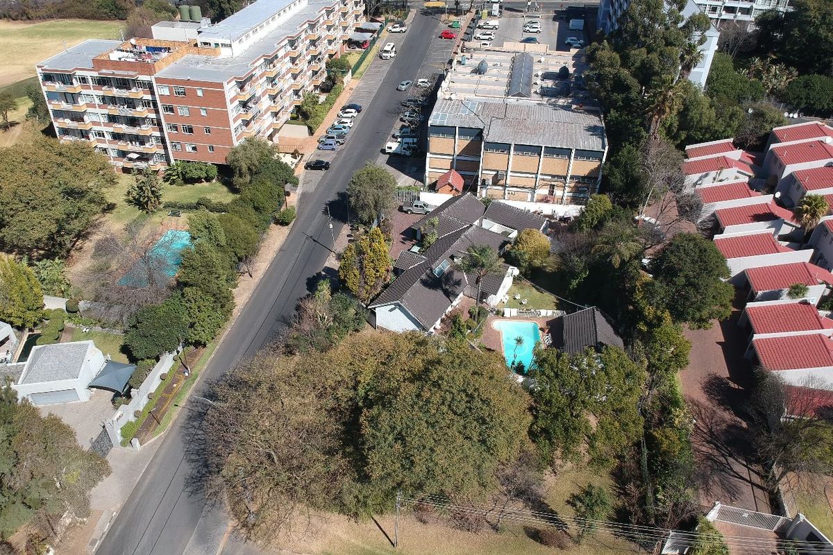 LOCATION LOCATION LOCATION - PRIME POSITION LAND FOR SALE IN PRESTIGIOUS AND BUSTLING ILLOVO SANDTON - Photo 2