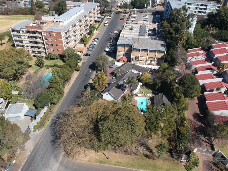 LOCATION LOCATION LOCATION - PRIME POSITION LAND FOR SALE IN PRESTIGIOUS AND BUSTLING ILLOVO SANDTON - Photo 2