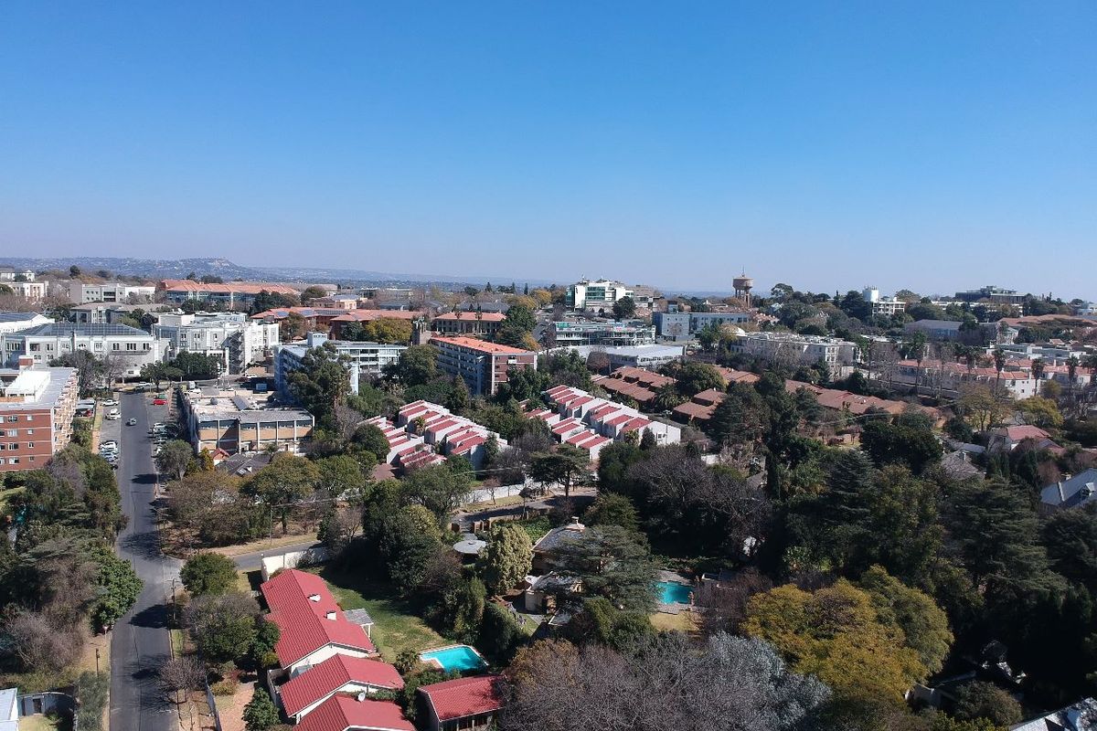 LOCATION LOCATION LOCATION - PRIME POSITION LAND FOR SALE IN PRESTIGIOUS AND BUSTLING ILLOVO SANDTON - Photo 4