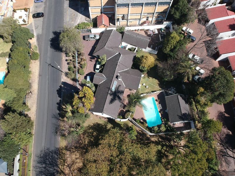 LOCATION LOCATION LOCATION - PRIME POSITION LAND FOR SALE IN PRESTIGIOUS AND BUSTLING ILLOVO SANDTON - Photo 7