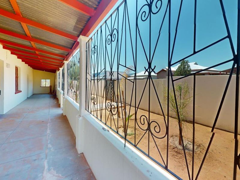 Spacious 929m2 office for sale in Upington Central—ideal for your business growth and investment! - Photo 4