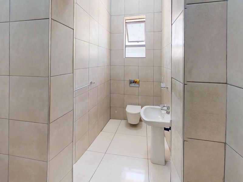 Spacious 929m2 office for sale in Upington Central—ideal for your business growth and investment! - Photo 10