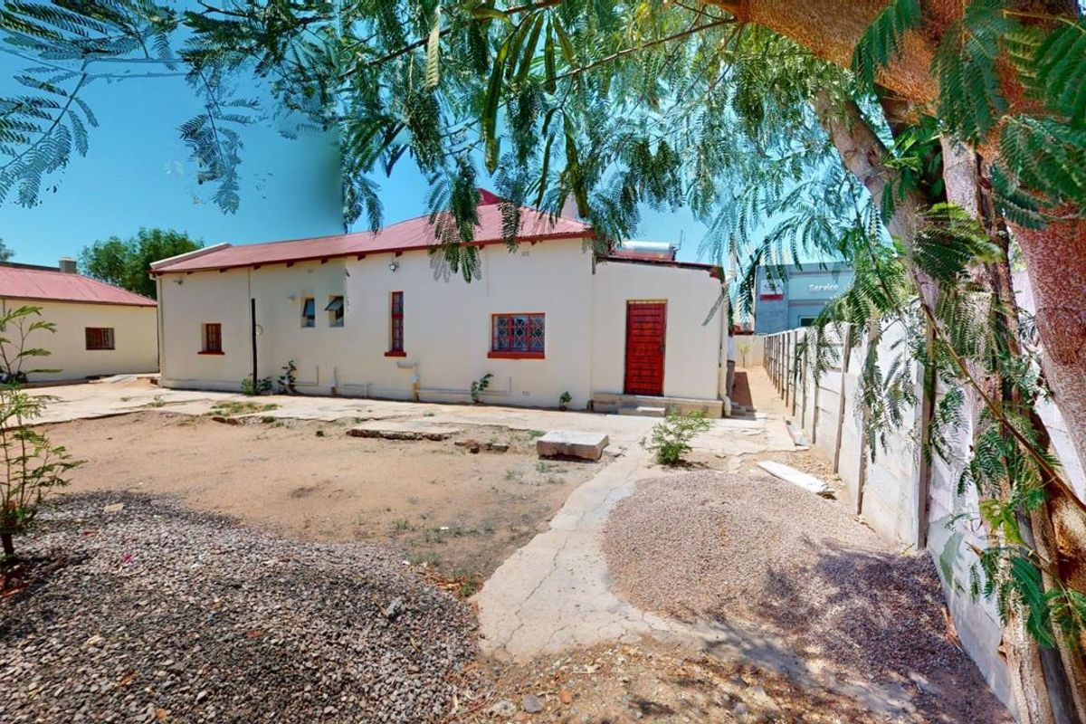 Spacious 929m2 office for sale in Upington Central—ideal for your business growth and investment! - Photo 3