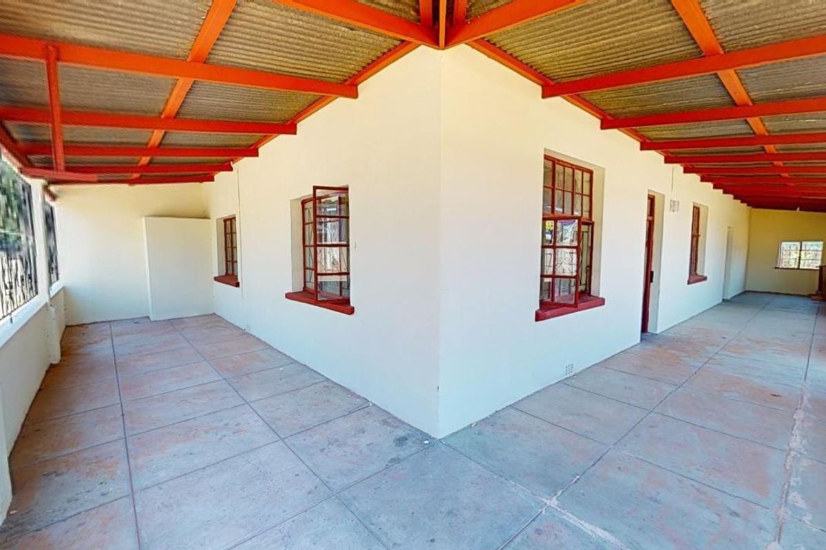 Spacious 929m2 office for sale in Upington Central—ideal for your business growth and investment! - Photo 2