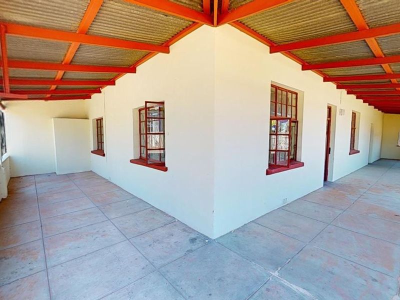 Spacious 929m2 office for sale in Upington Central—ideal for your business growth and investment! - Photo 2
