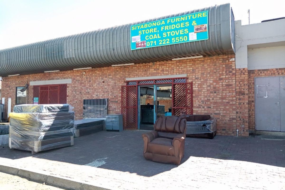 Spacious Commercial Property Standerton Central—perfect investment opportunity in a prime location - Photo 3