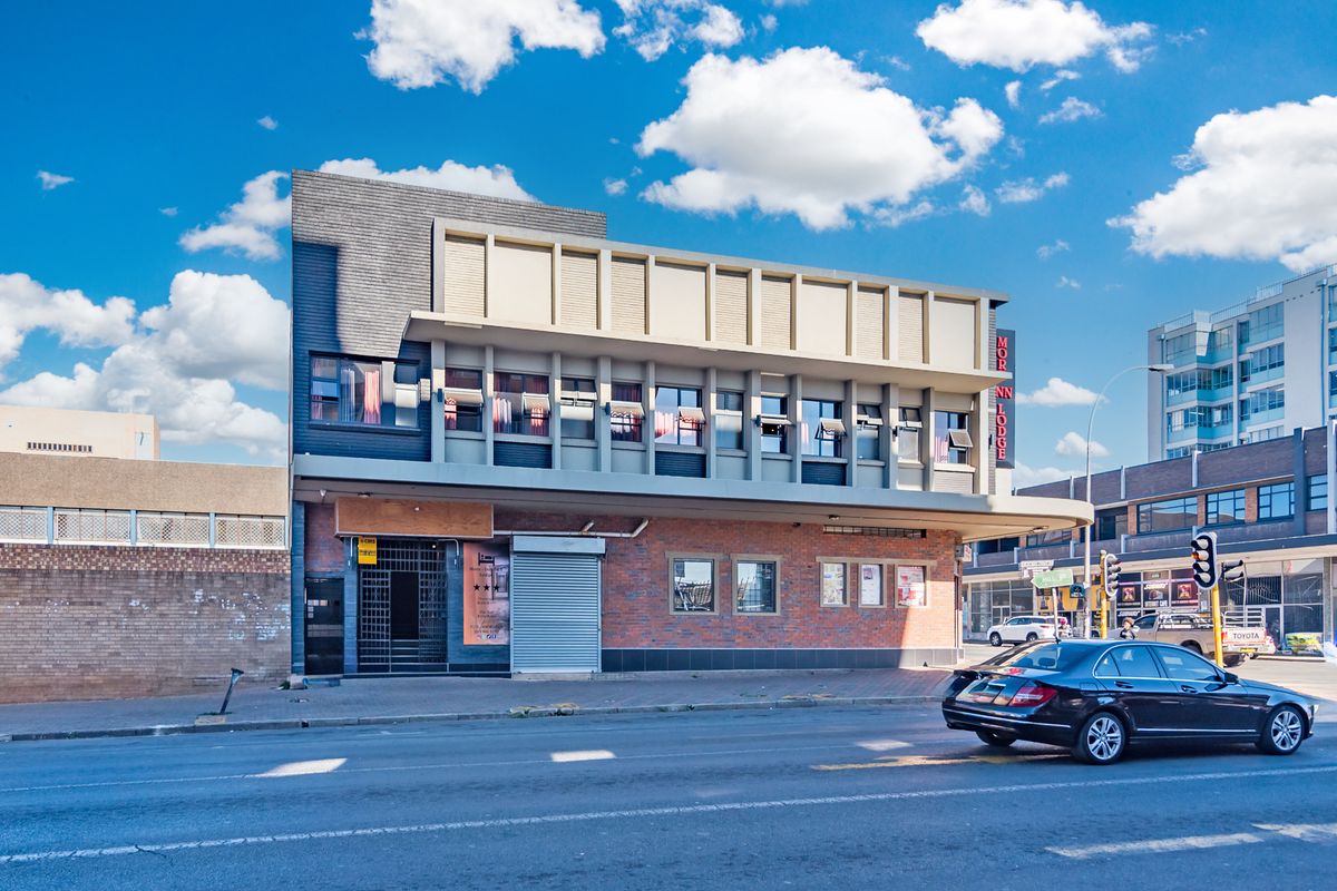 MIXED USE PROPERTY. PRIME LOCATION. INCOME GENERATOR WITH LONG LEASES ± R1.5m P/A - Photo 3
