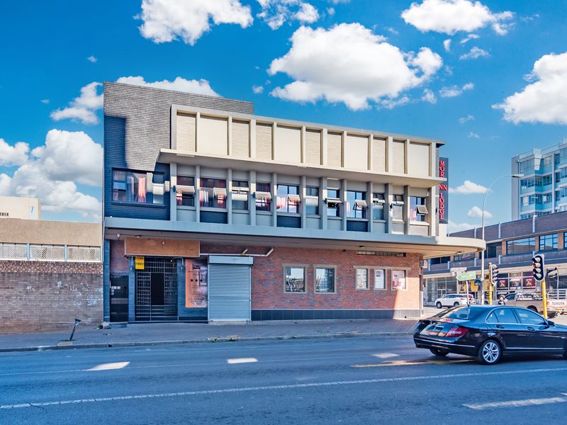 MIXED USE PROPERTY. PRIME LOCATION. INCOME GENERATOR WITH LONG LEASES ± R1.5m P/A - Photo 3