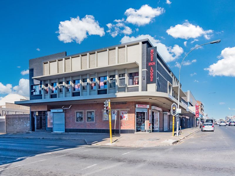 MIXED USE PROPERTY. PRIME LOCATION. INCOME GENERATOR WITH LONG LEASES ± R1.5m P/A - Photo 2