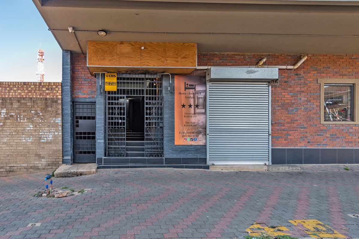 MIXED USE PROPERTY. PRIME LOCATION. INCOME GENERATOR WITH LONG LEASES ± R1.5m P/A - Photo 4