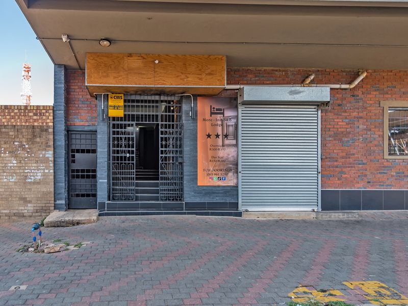 MIXED USE PROPERTY. PRIME LOCATION. INCOME GENERATOR WITH LONG LEASES ± R1.5m P/A - Photo 4