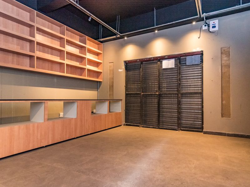 MIXED USE PROPERTY. PRIME LOCATION. INCOME GENERATOR WITH LONG LEASES ± R1.5m P/A - Photo 7