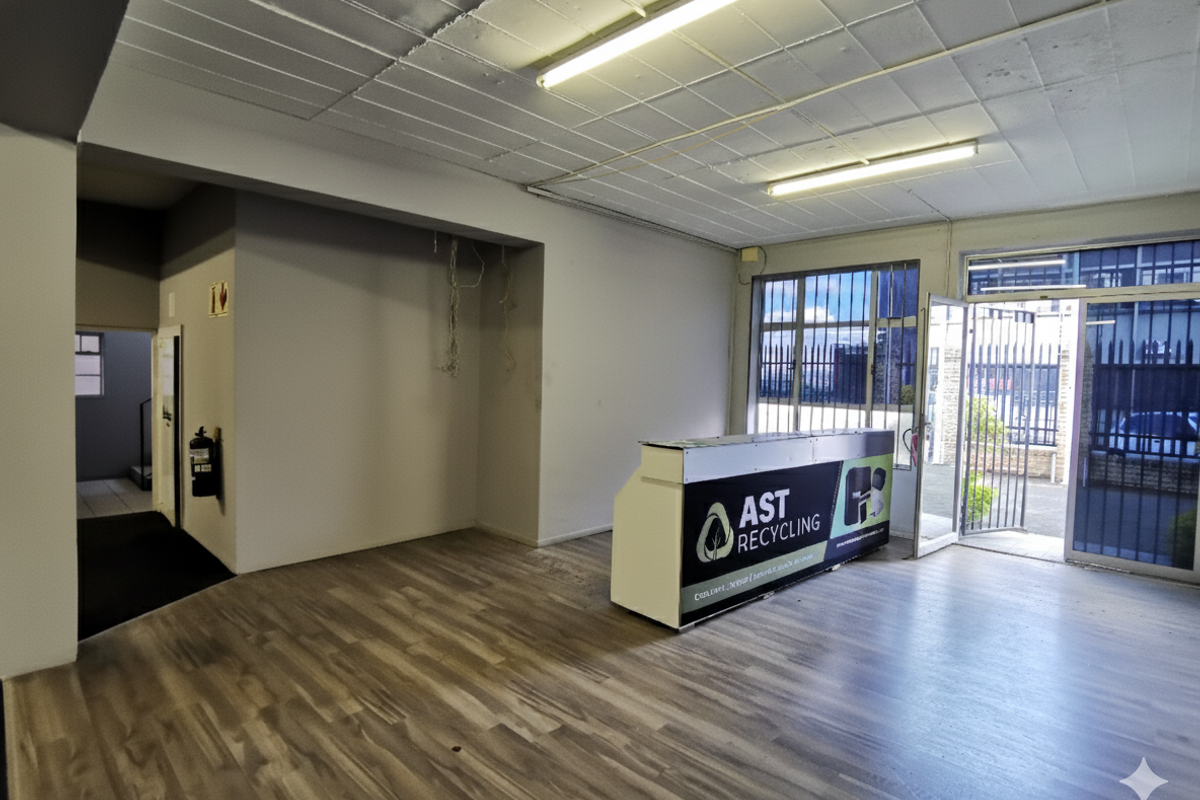 Prime Two-Level Industrial Facility To Let in Kew, Johannesburg - Photo 2