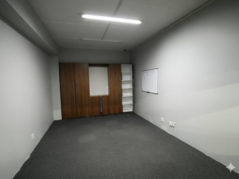 Prime Two-Level Industrial Facility To Let in Kew, Johannesburg - Photo 9