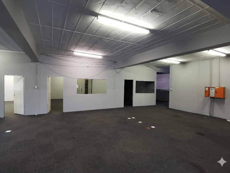 Prime Two-Level Industrial Facility To Let in Kew, Johannesburg - Photo 3