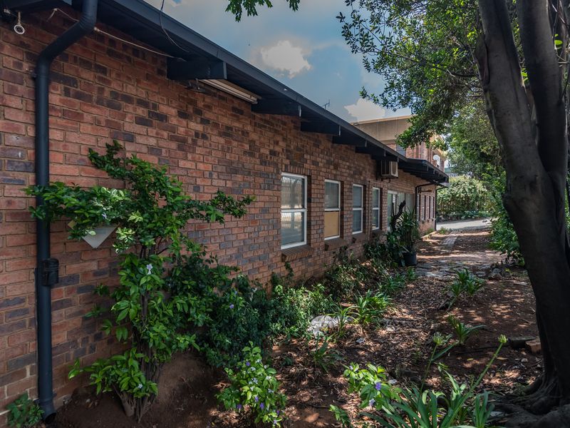 PRIME FREESTANDING INDUSTRIAL WAREHOUSE 600m2 UNDER ROOF - Photo 10