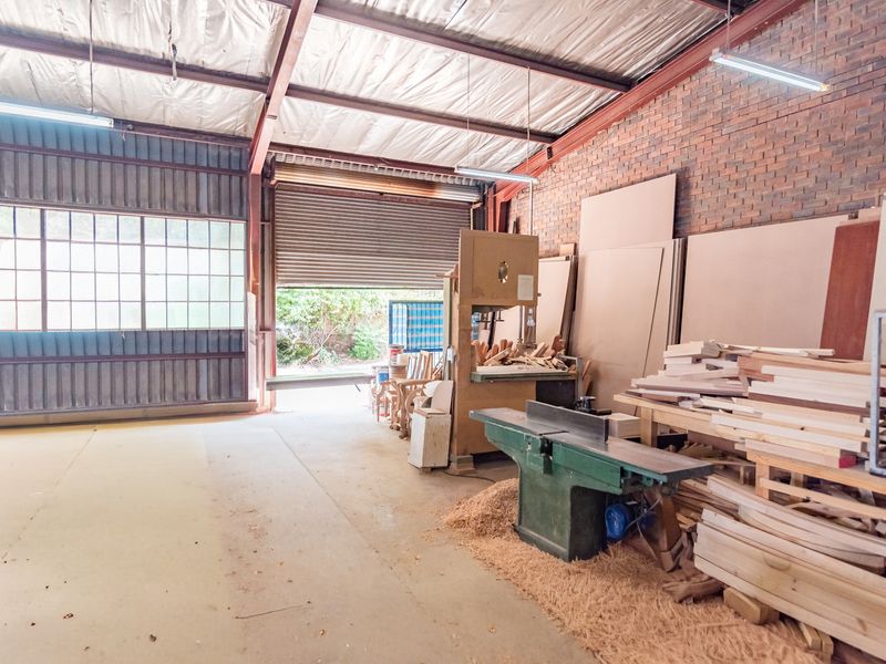 PRIME FREESTANDING INDUSTRIAL WAREHOUSE 600m2 UNDER ROOF - Photo 4