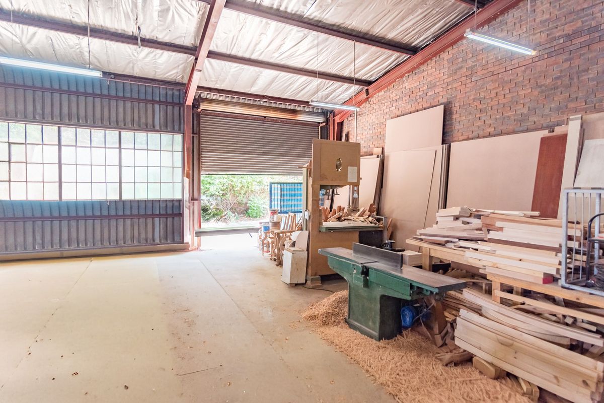 PRIME FREESTANDING INDUSTRIAL WAREHOUSE 600m2 UNDER ROOF - Photo 4