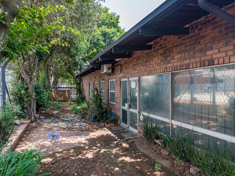 PRIME FREESTANDING INDUSTRIAL WAREHOUSE 600m2 UNDER ROOF - Photo 9