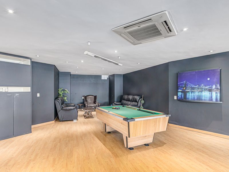 AUTO CENTRE - Premium Automotive Facility with Prime Highway Exposure - Photo 10