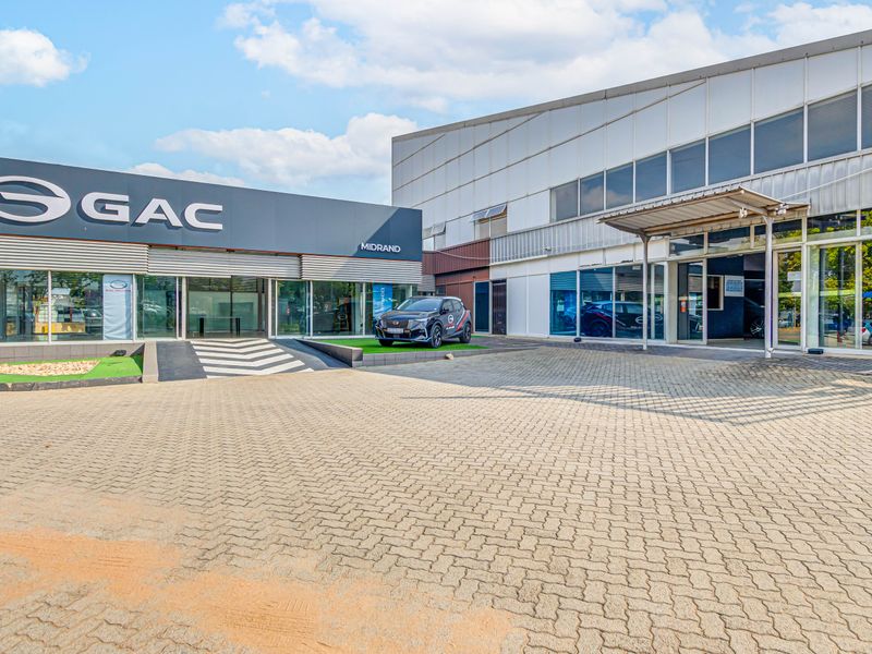 AUTO CENTRE - Premium Automotive Facility with Prime Highway Exposure - Photo 7