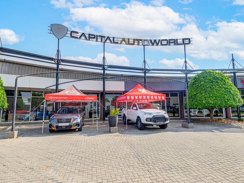 AUTO CENTRE - Premium Automotive Facility with Prime Highway Exposure - Photo 5