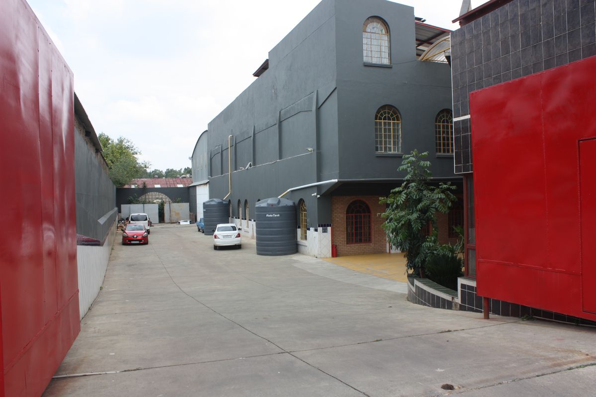 Spacious m2 workshop for sale in La Rochelle, Johannesburg—ideal for entrepreneurs and creators! - Photo 5