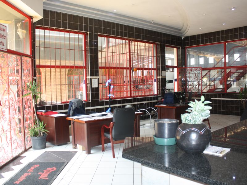 Spacious m2 workshop for sale in La Rochelle, Johannesburg—ideal for entrepreneurs and creators! - Photo 10