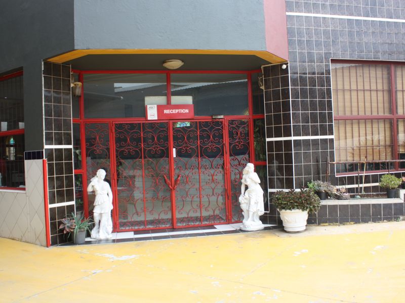 Spacious m2 workshop for sale in La Rochelle, Johannesburg—ideal for entrepreneurs and creators! - Photo 8