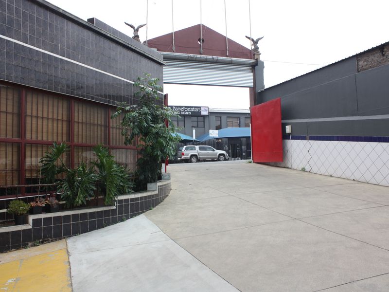 Spacious m2 workshop for sale in La Rochelle, Johannesburg—ideal for entrepreneurs and creators! - Photo 7