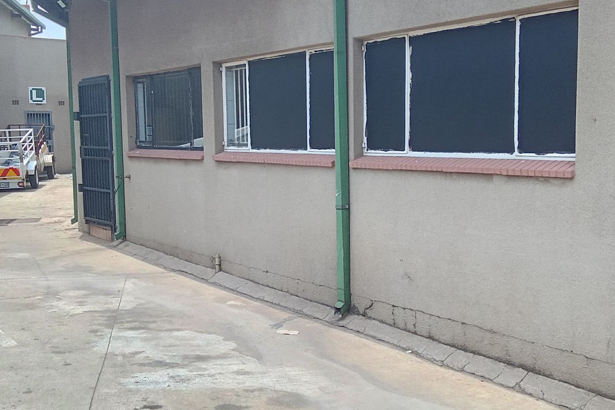 Industrial Site with workplaces - Photo 2