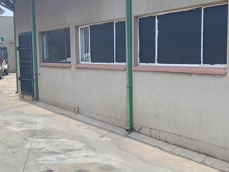 Industrial Site with workplaces - Photo 2