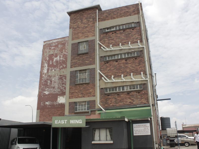 Industrial Site with workplaces - Photo 2