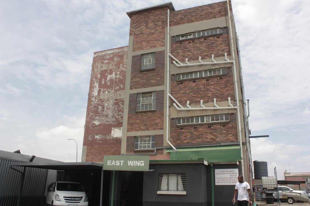 Industrial Site with workplaces - Photo 3