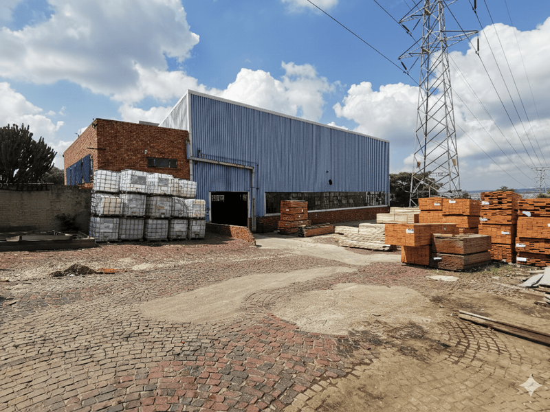 Exceptional Volume and Expansive Yard, Kew - Johannesburg - Photo 2