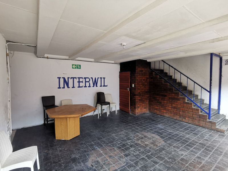 Exceptional Volume and Expansive Yard, Kew - Johannesburg - Photo 9